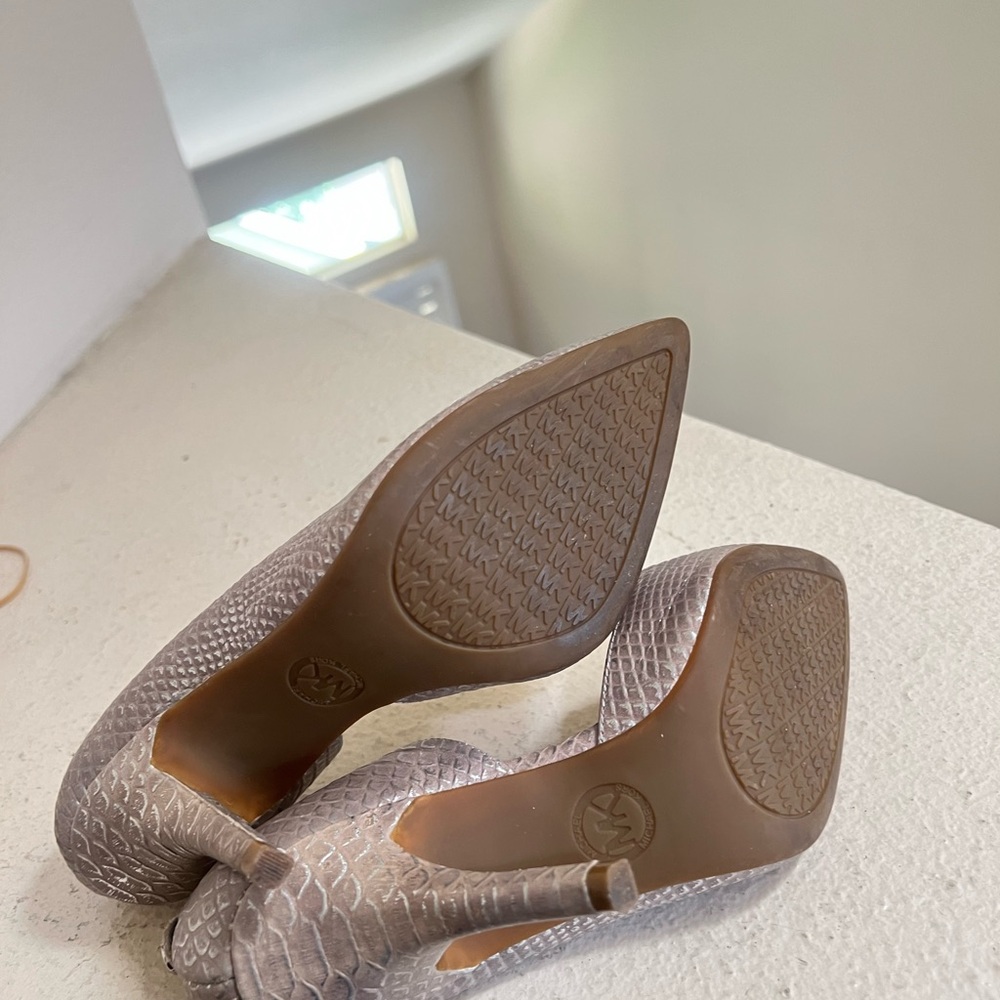 Michael Kors Nathalie Flex High Pump Metallic Embossed Leather Silver Size 5.5 - Picture 11 of 12